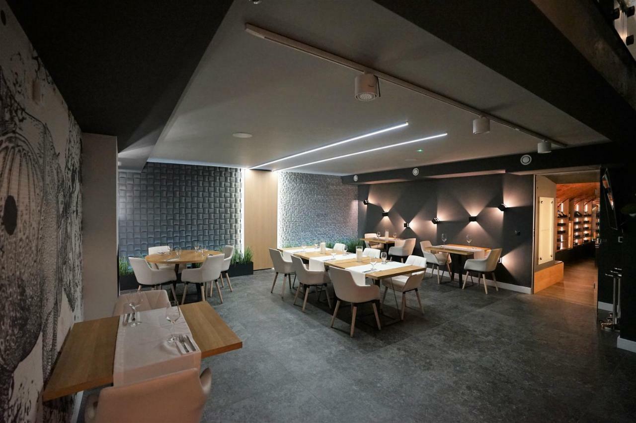 Aparthotel Kamienica Nr 6 à Aleksandrów Łódzki Extérieur photo